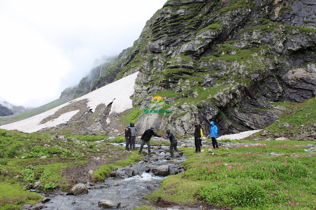 Hampta Pass Trek, Adventurers Escape in the Himalayas