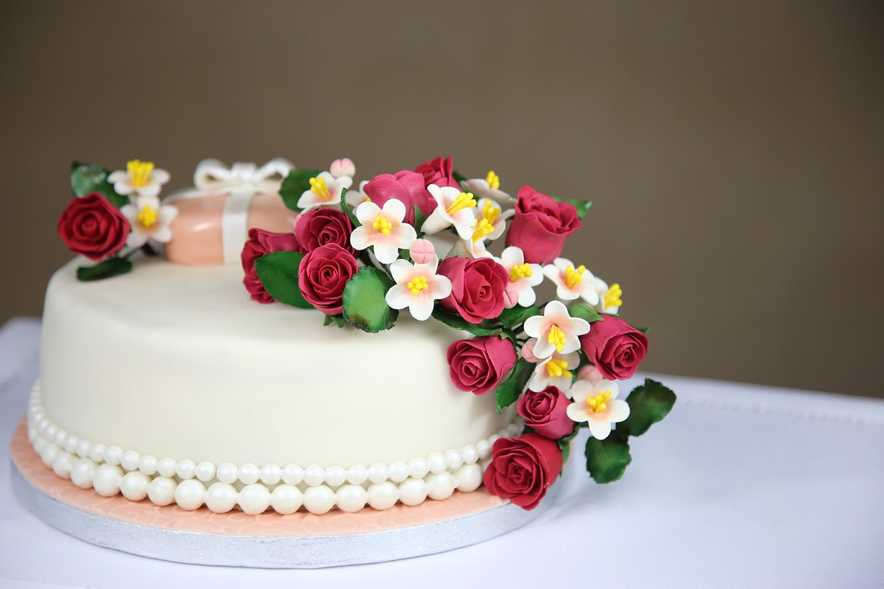 6 Gorgeous Cake Designs For Your 25th Anniversary Celebration