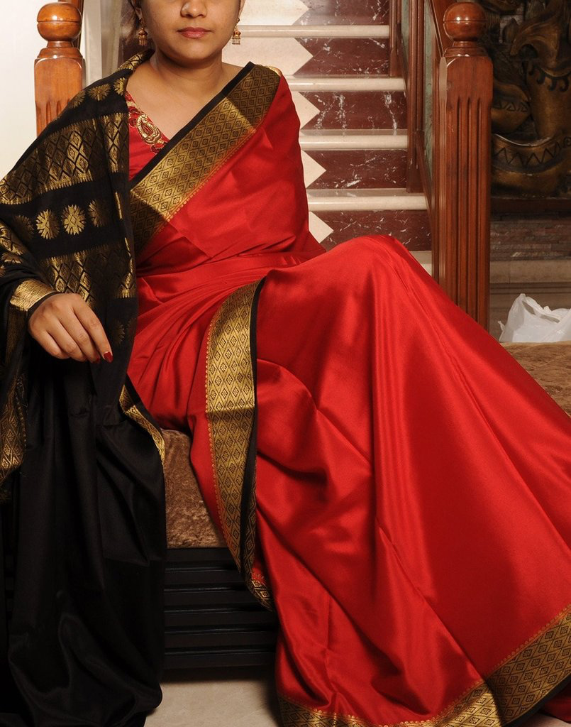 Traditional-Dresses-of-Karnataka-Mysore-Silk-Saree