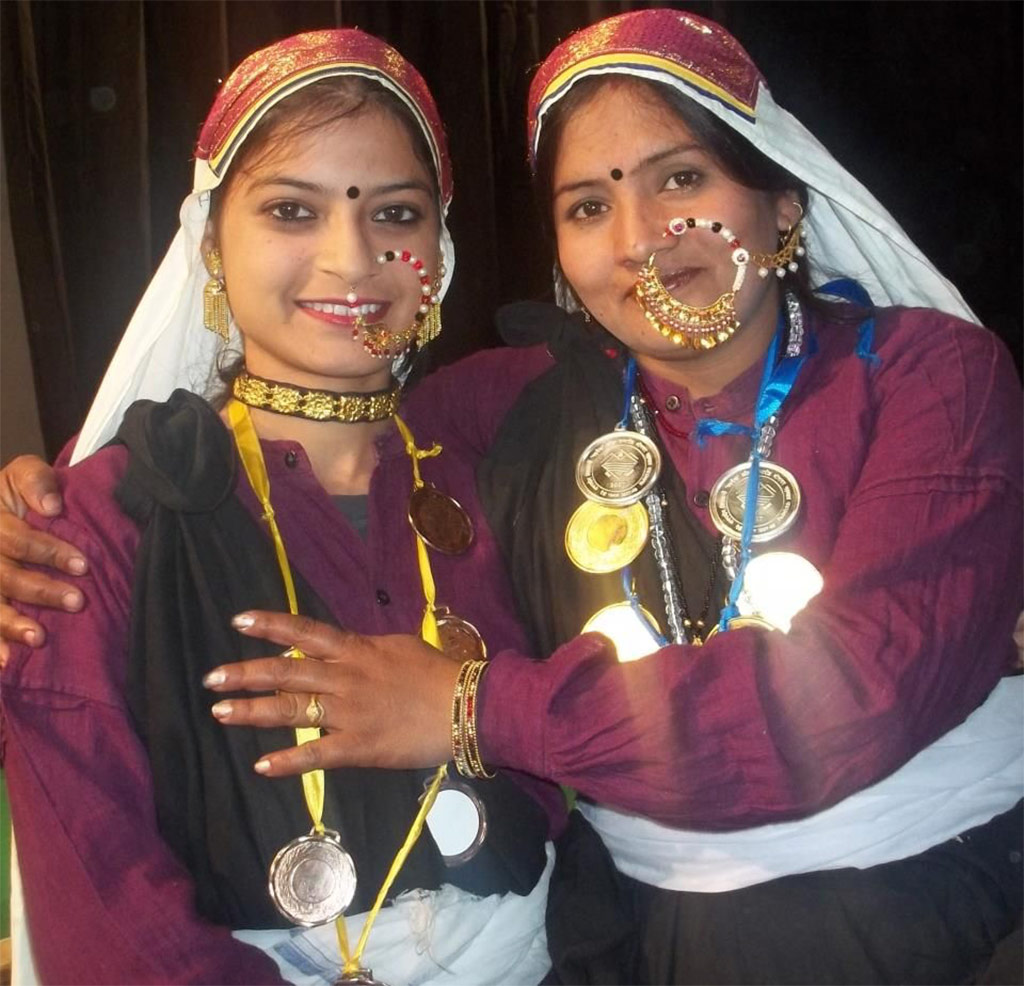 Traditional-Dresses-of-Indian-States-Uttarakhand