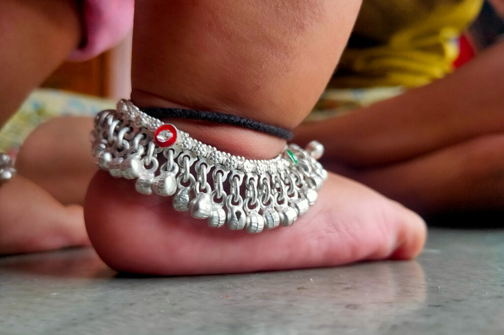 Anklets in Indian Culture The Art and Science Behind Wearing It