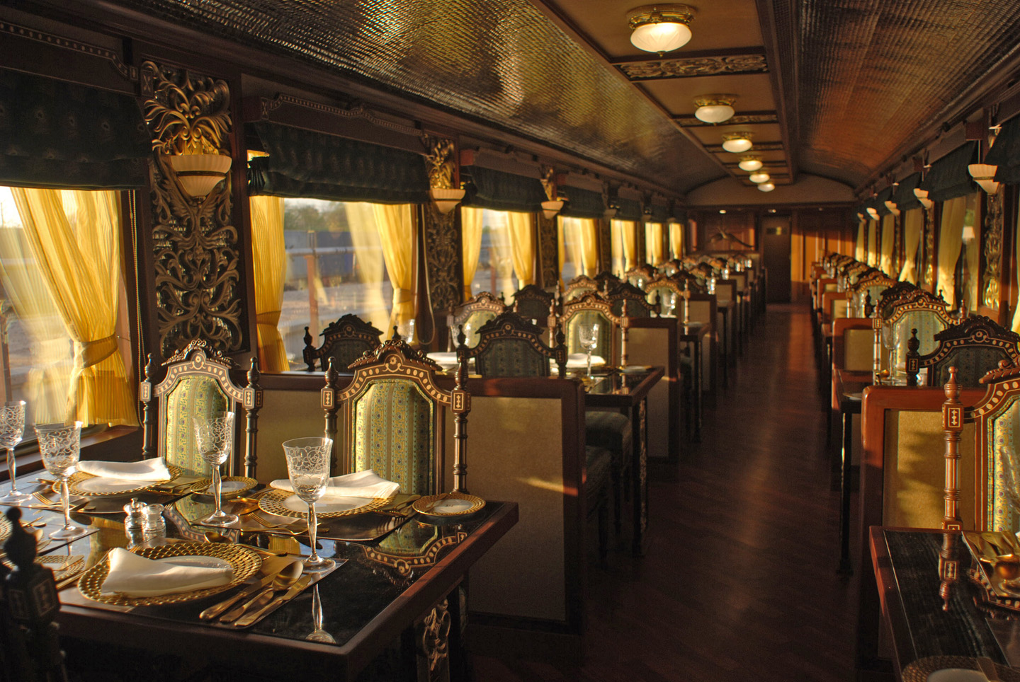 Luxurious Trains of India,Maharajas’ Express