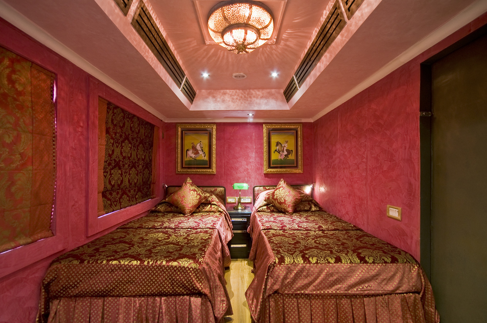 Luxurious Trains of India, Royal Rajasthan on Wheels