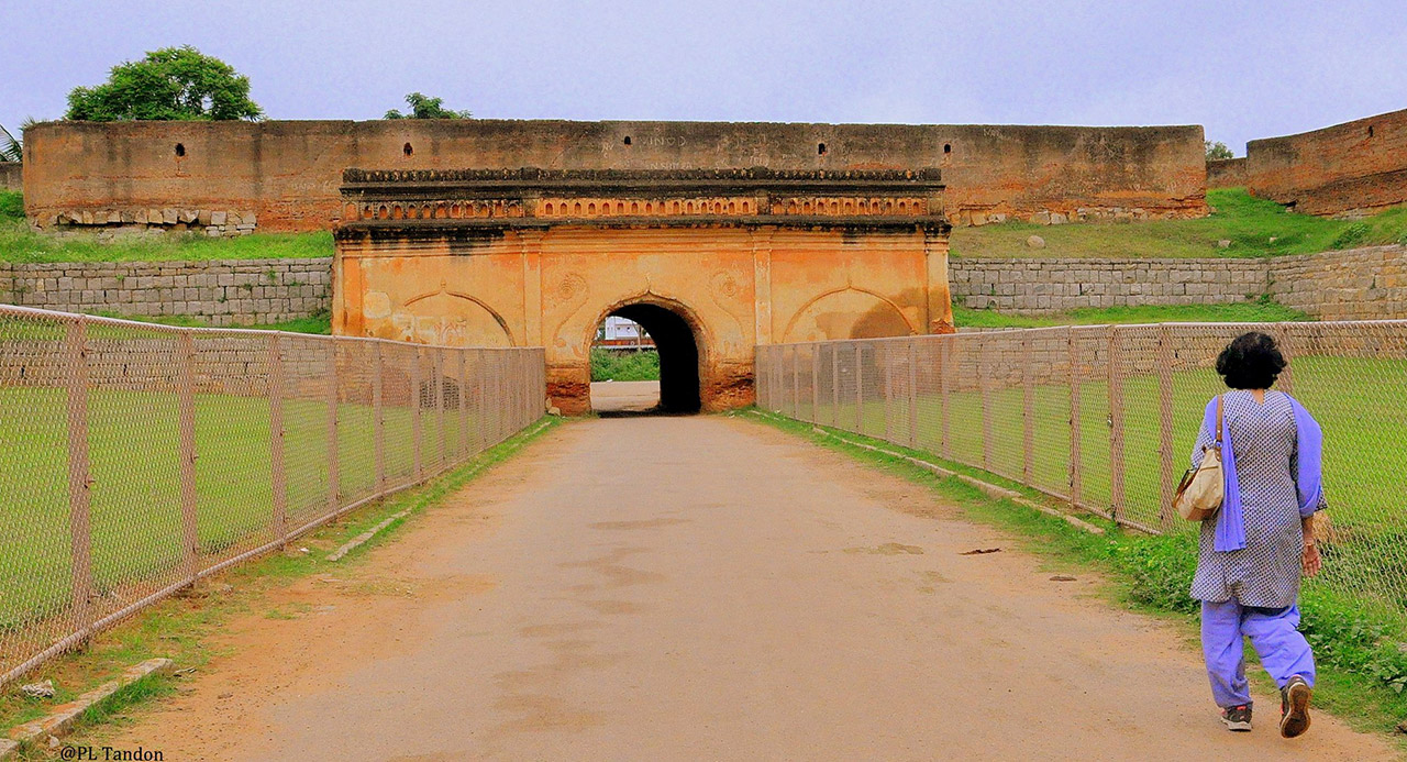 Places-to-Visit-in-Bangalore-for-Solo-Women-Travelers-Devanahalli-Fort